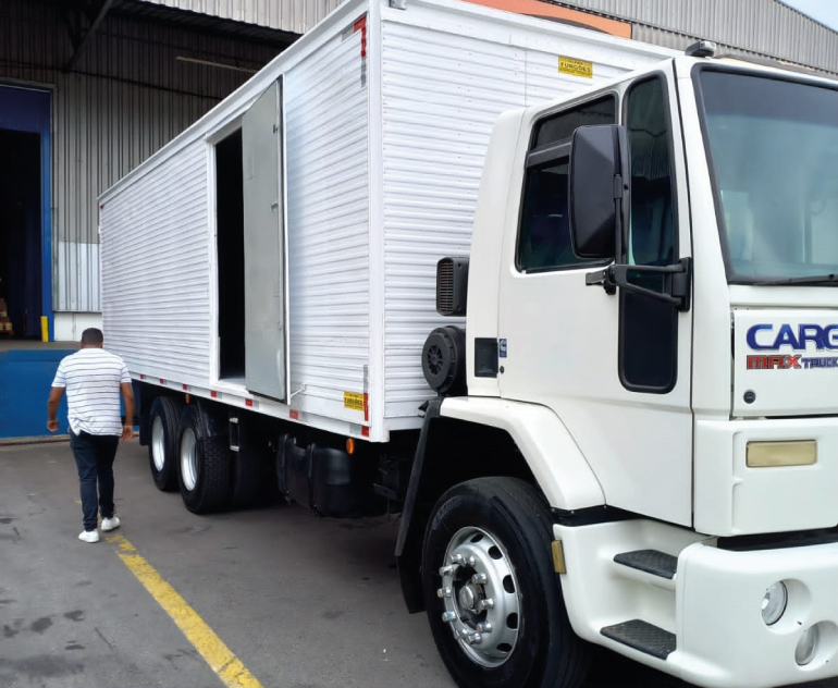 Truck Baú / Carroceria